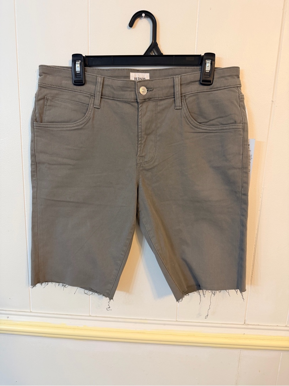 Hudson Jeans Raw-Hem Bermuda Jean Shorts in Cloud Gray - Size 30